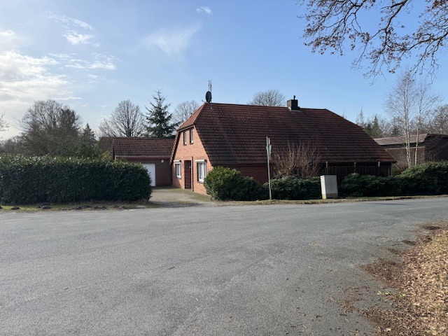 Einfamilienhaus mit Solar und großer Halle in Bekhausen (Gemeinde Rastede) zu verkaufen Einfamilienhaus mit Solar und großer Halle in Bekhausen (Gemeinde Rastede) zu verkaufen