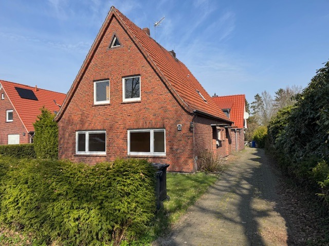 2 Einfamilienhäuser mit 3 Einheiten auf 2.285 m² Grundstück